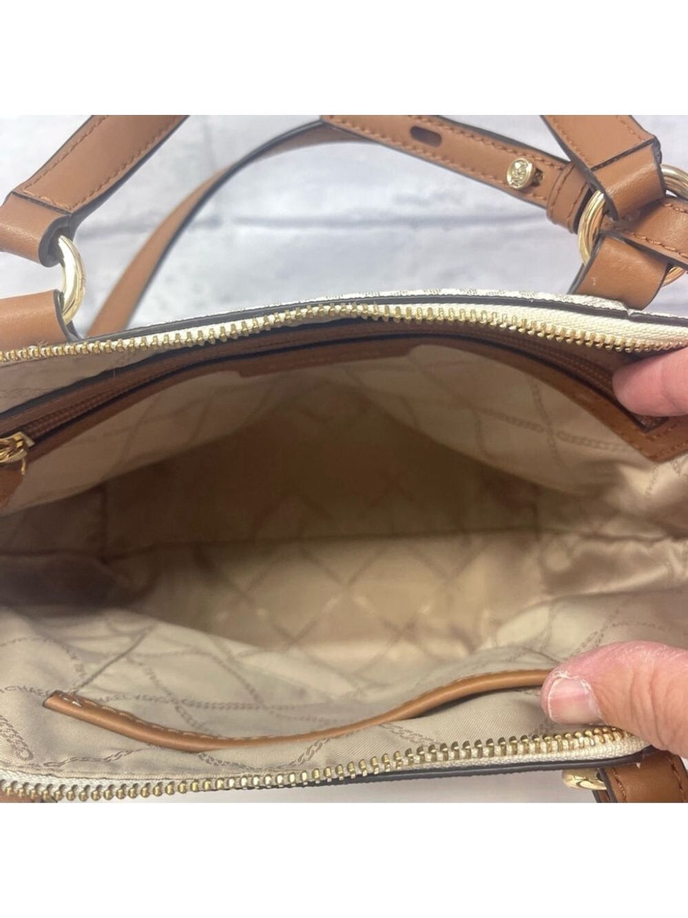 Michael Kors Sullivan TZ Crossbody & Wallet Set MK Signature Logo Vanilla/Acorn - Picture 5 of 10